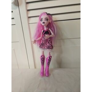 2021 Monster high buried Secrets  Draculaura Cozy Creepover w/boots